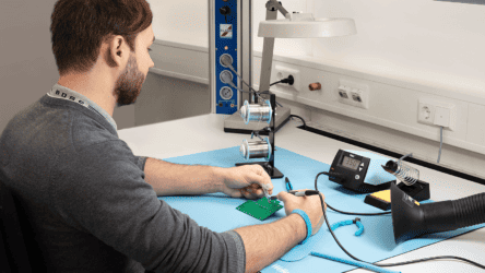 WE T0051403499 IMG APP SolderMat blue 2 Wiederhergestellt